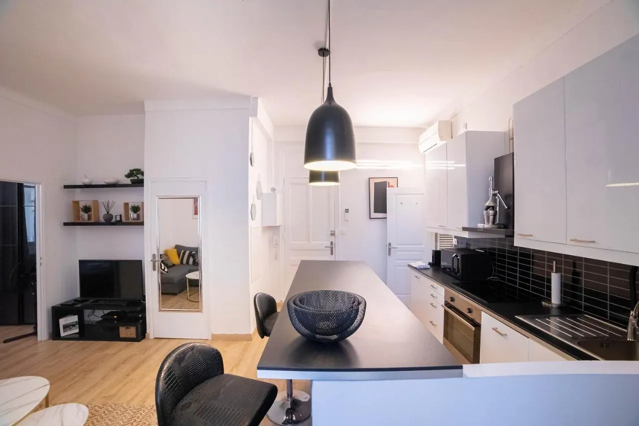 Smile Apartment Cannes 0*,