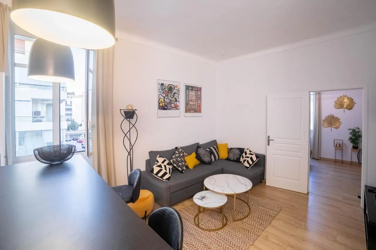 Smile Apartment Cannes 0*,  France